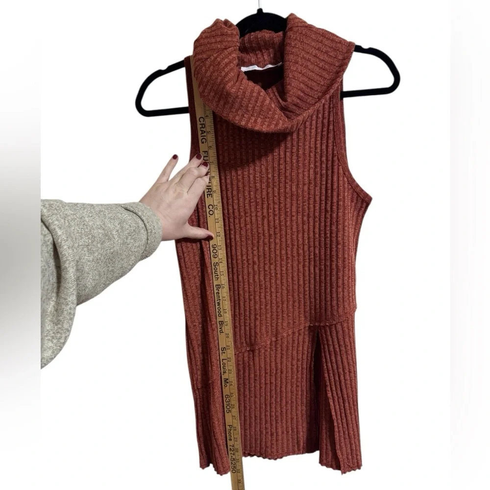 ASTR The Label Rust Ribbed Sleeveless Turtleneck Top Small - Picture 3 of 9